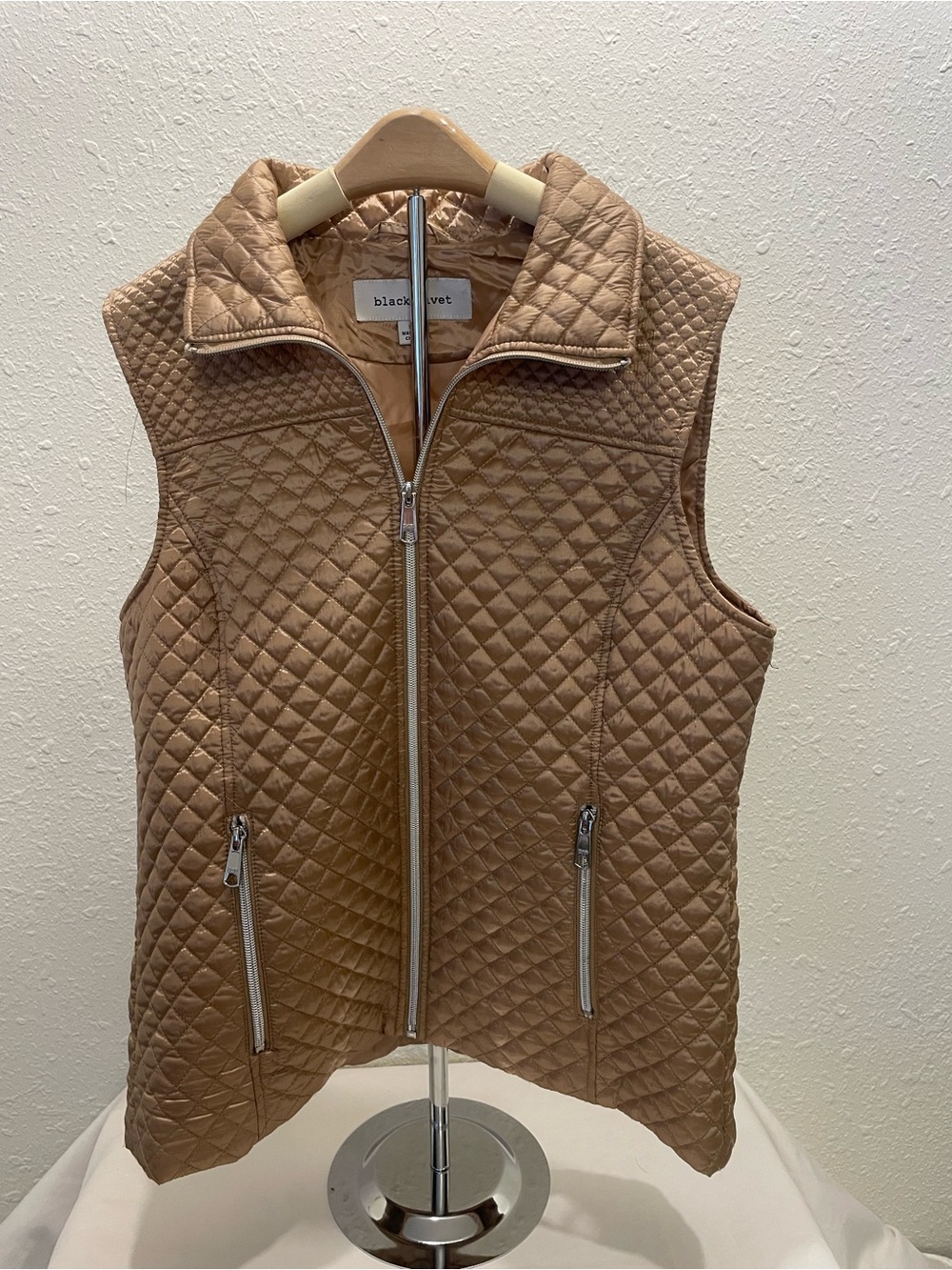 Black Rivet Quilted Tan Zip-Up Vest